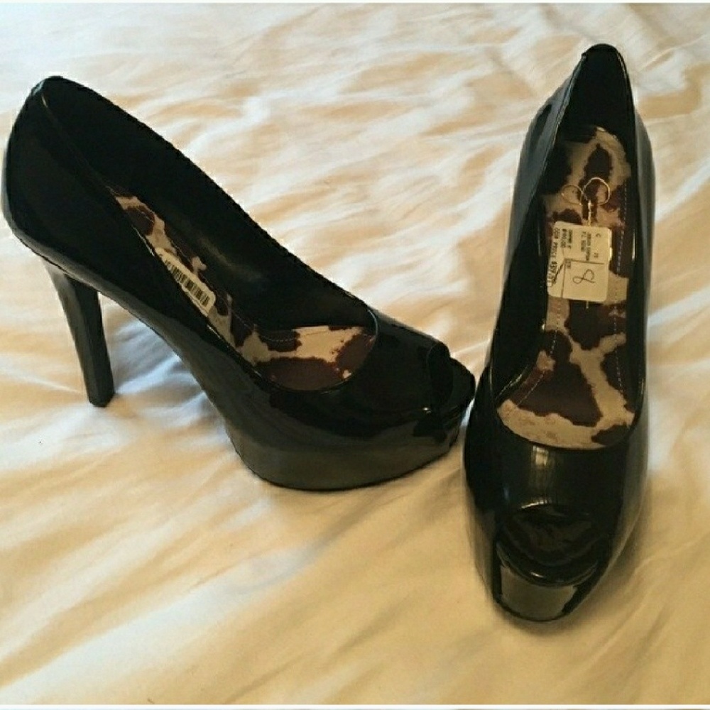 NWT Black patent pumps